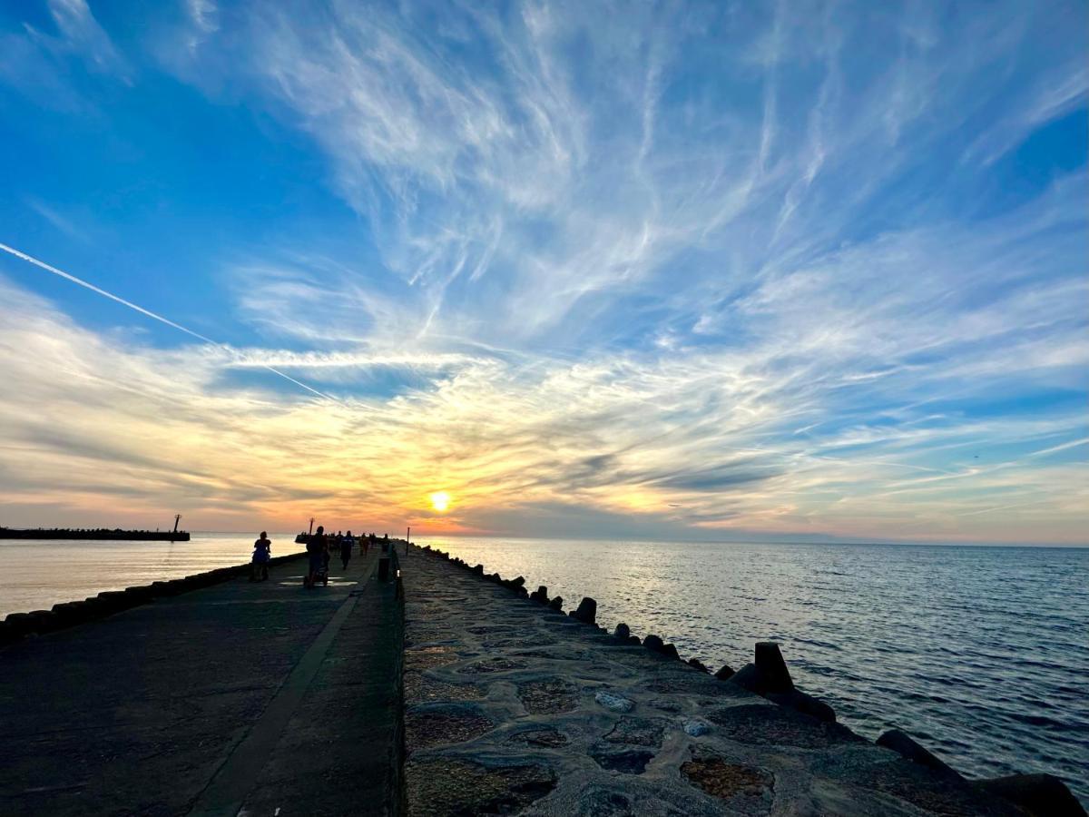Sunset Apartments Kropla Baltyku Darlowko Bagian luar foto